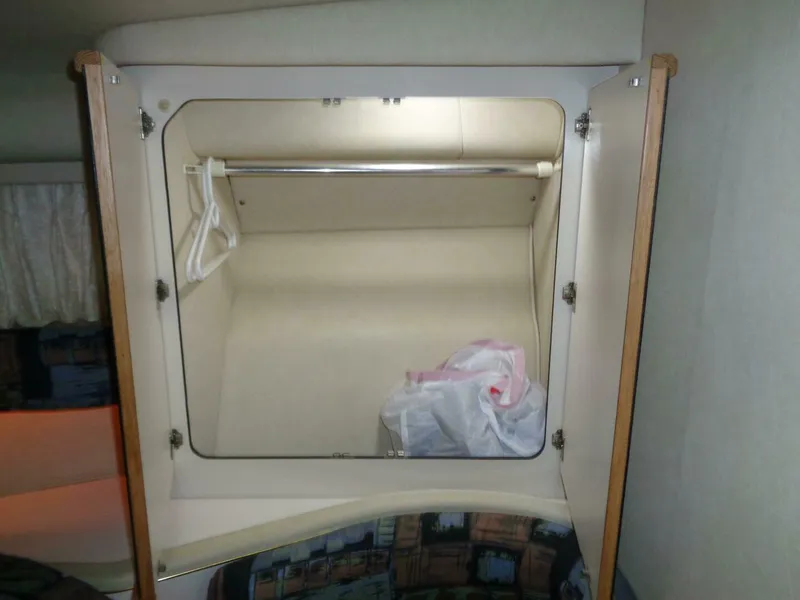 Slide: The Image of Sea Ray 370 Sundancer 1997 - 21