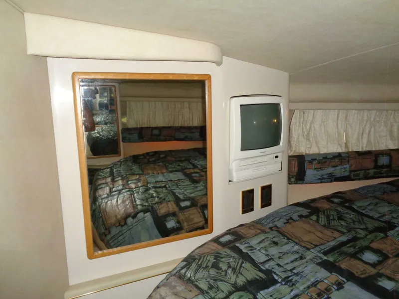 Slide: The Image of Sea Ray 370 Sundancer 1997 - 22