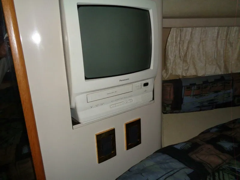 Slide: The Image of Sea Ray 370 Sundancer 1997 - 24