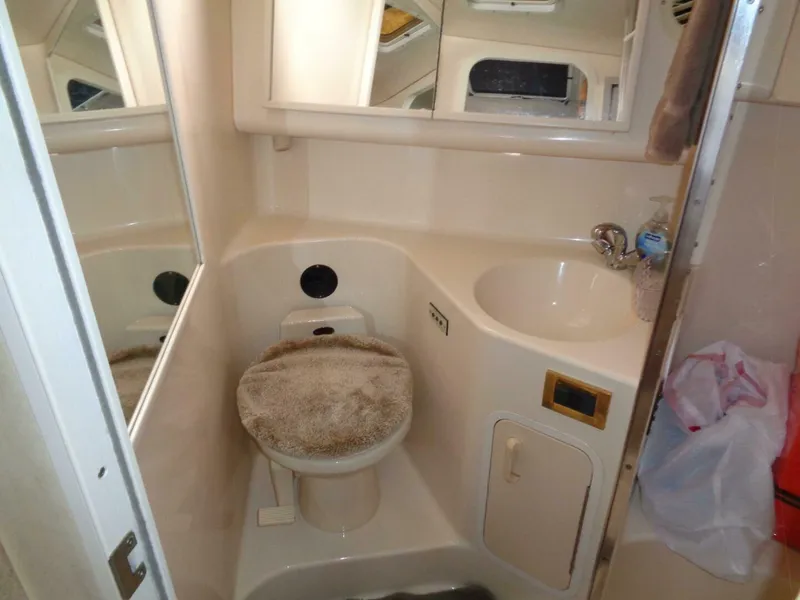 Slide: The Image of Sea Ray 370 Sundancer 1997 - 25