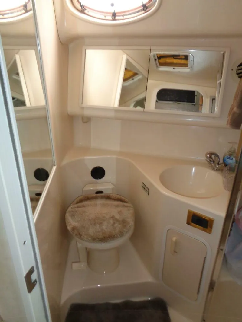 Slide: The Image of Sea Ray 370 Sundancer 1997 - 26