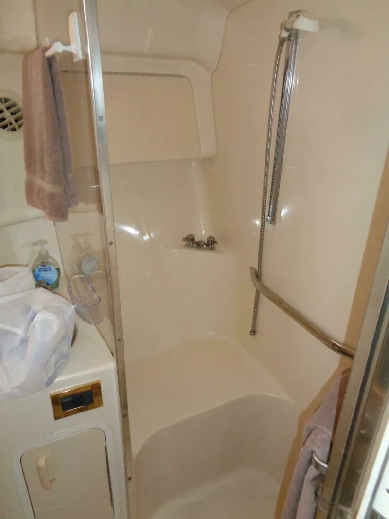 Slide: The Image of Sea Ray 370 Sundancer 1997 - 27
