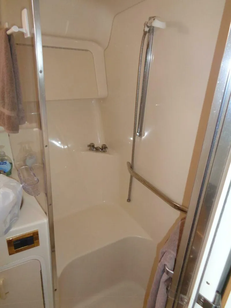 Slide: The Image of Sea Ray 370 Sundancer 1997 - 28