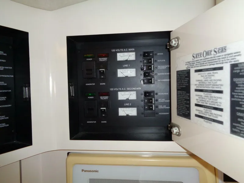 Slide: The Image of Sea Ray 370 Sundancer 1997 - 30