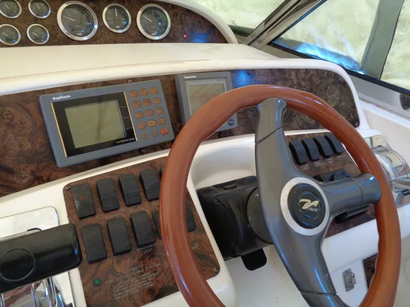 Slide: The Image of Sea Ray 370 Sundancer 1997 - 8