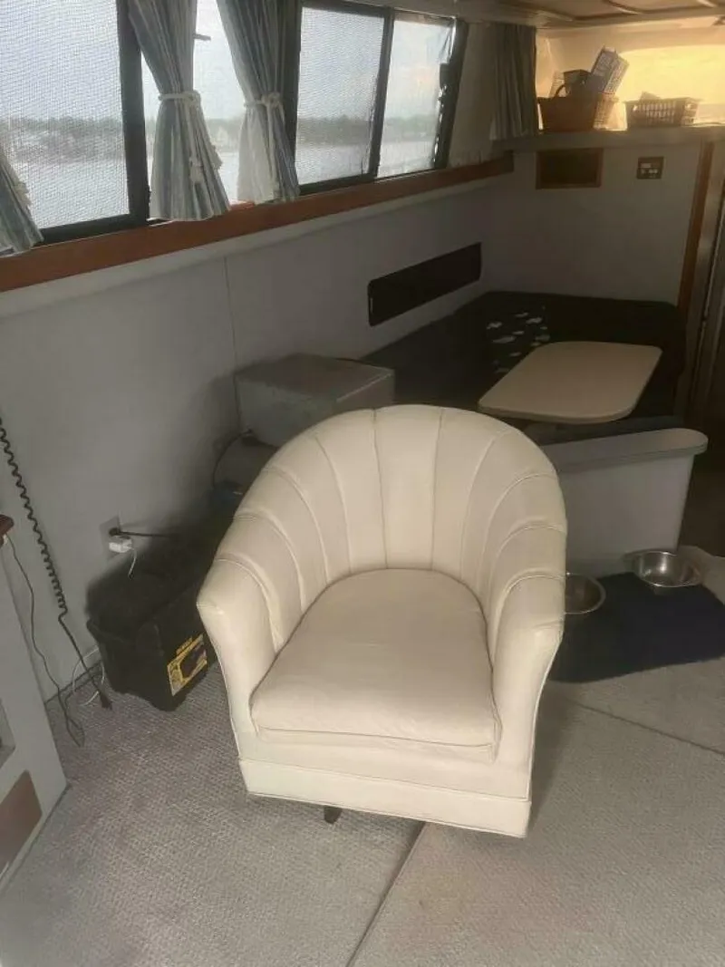 Slide: The Image of Luhrs 3400 Motor Yacht 1990 - 18