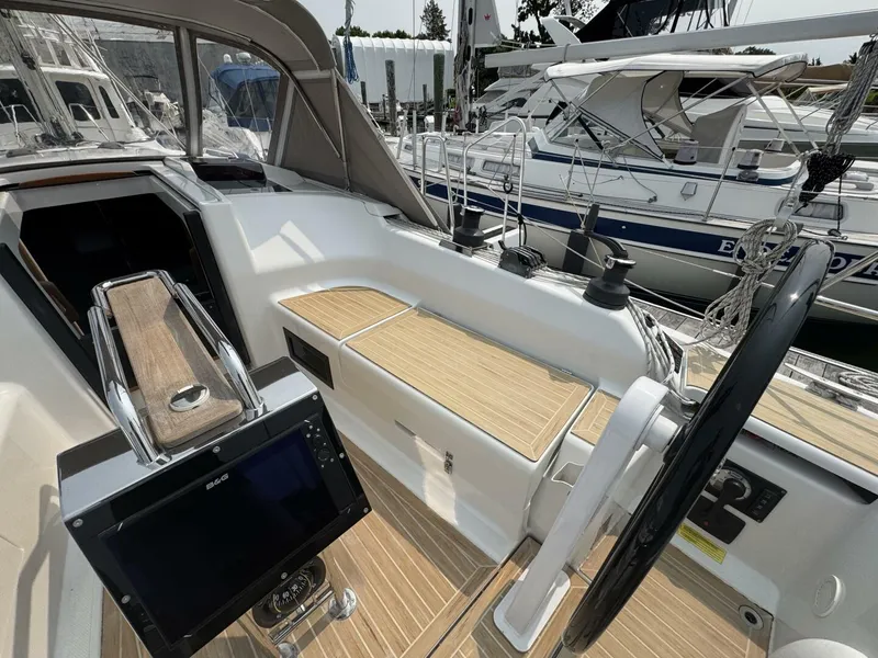 Slide: The Image of Hanse 348 2018 - 35