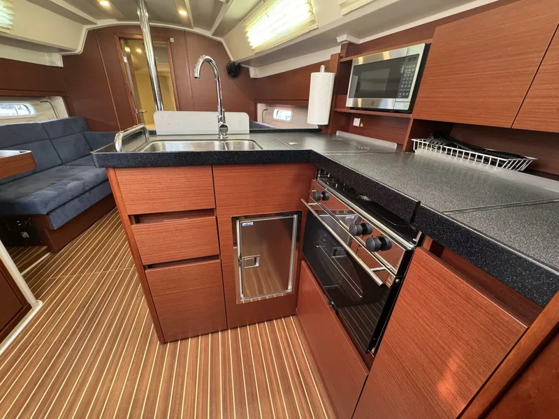 Slide: The Image of Hanse 348 2018 - 42