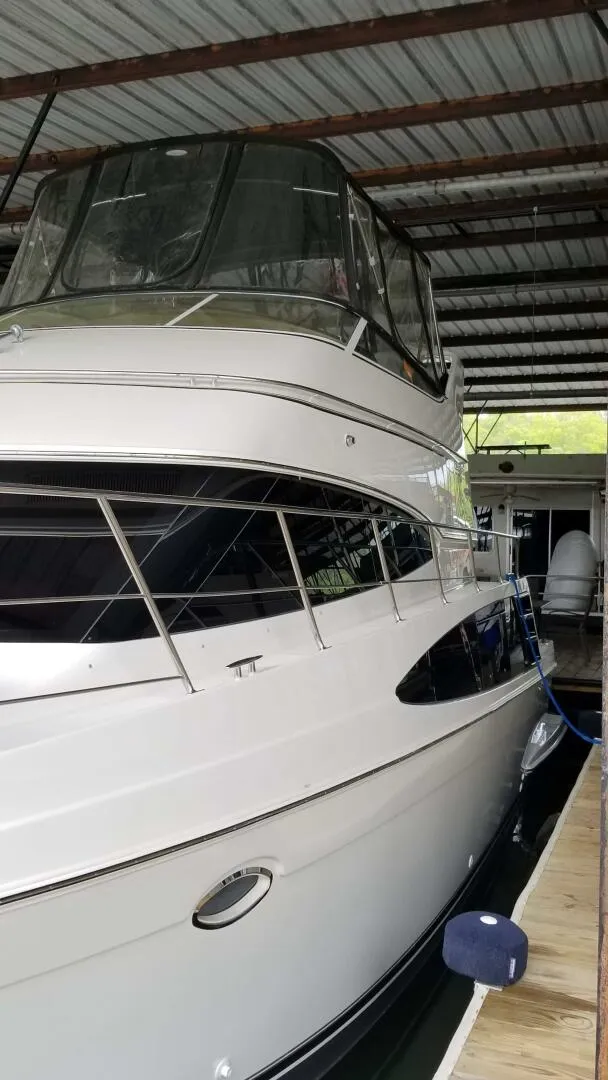 Slide: The Image of Carver Yachts 360 Sport Sedan 2004 - 18