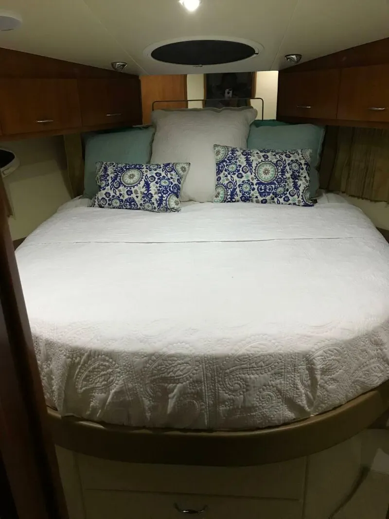 Slide: The Image of Carver Yachts 360 Sport Sedan 2004 - 29