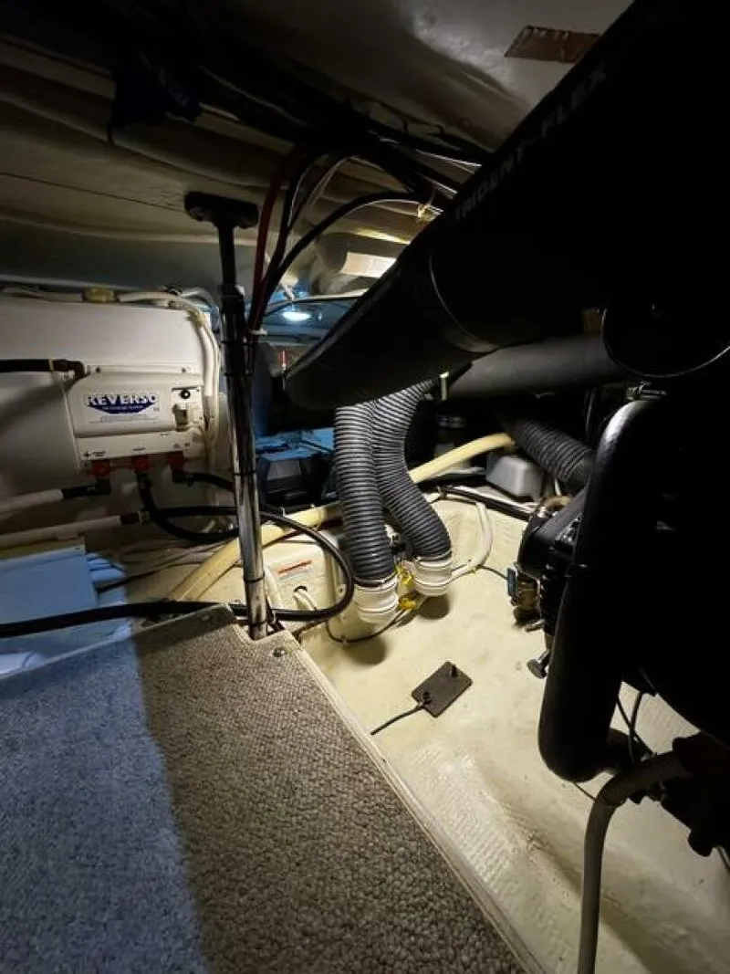 Slide: The Image of Carver Yachts 360 Sport Sedan 2004 - 50