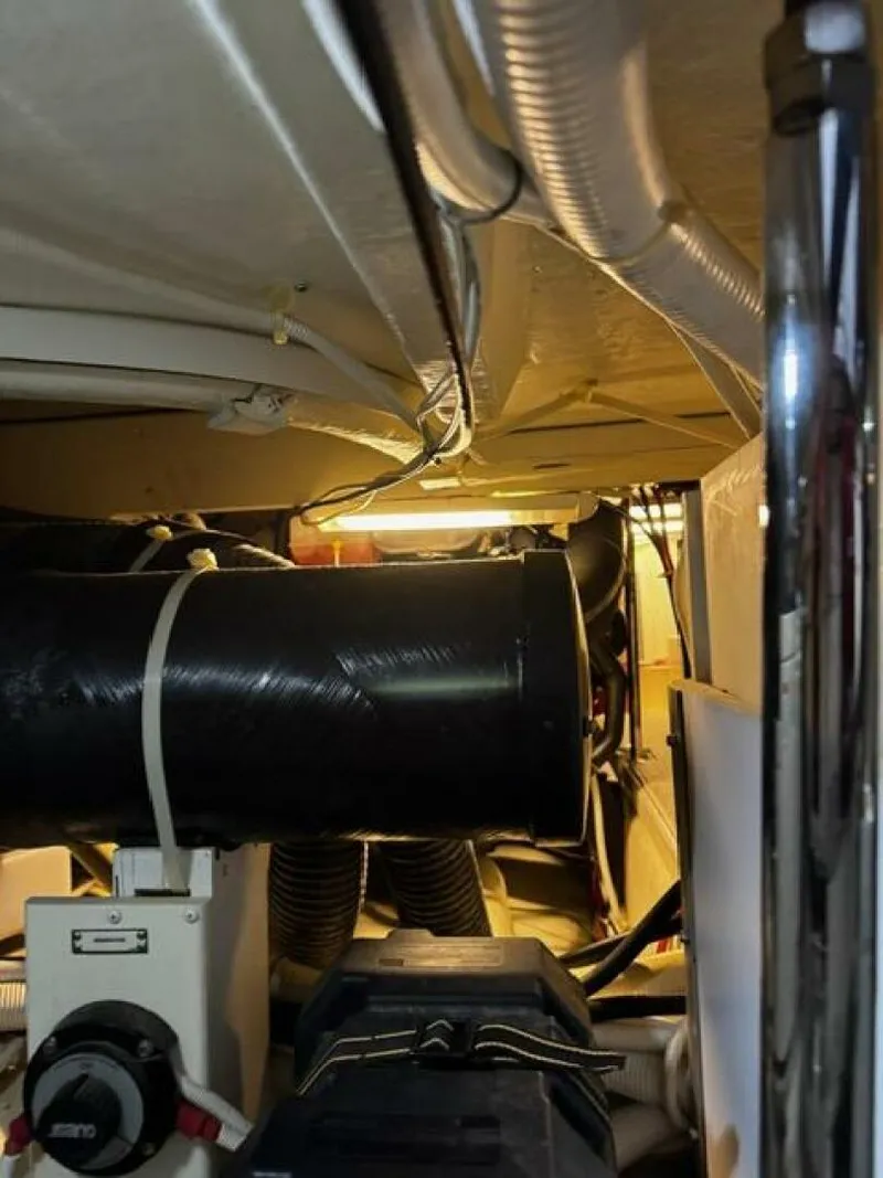 Slide: The Image of Carver Yachts 360 Sport Sedan 2004 - 51