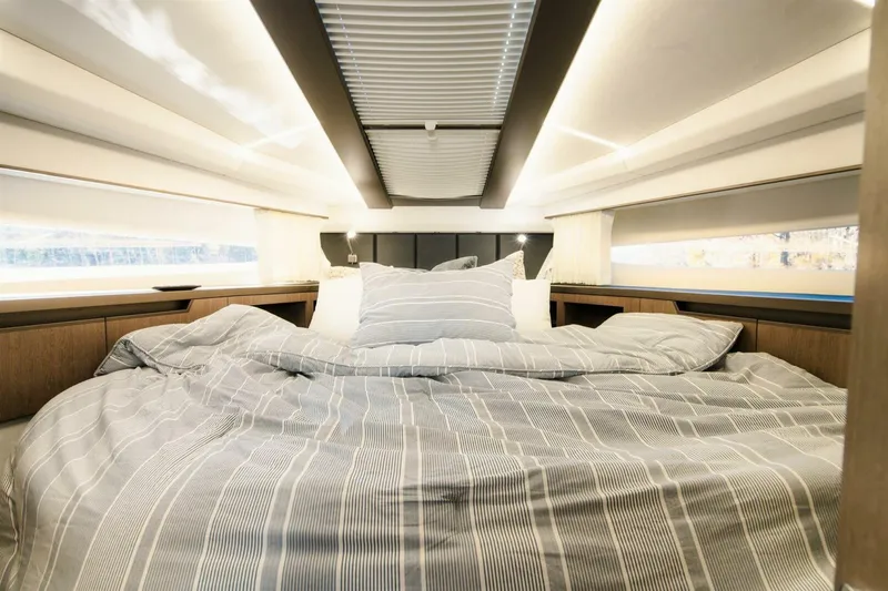 Slide: The Image of Galeon 425 HTS 2023 - 15