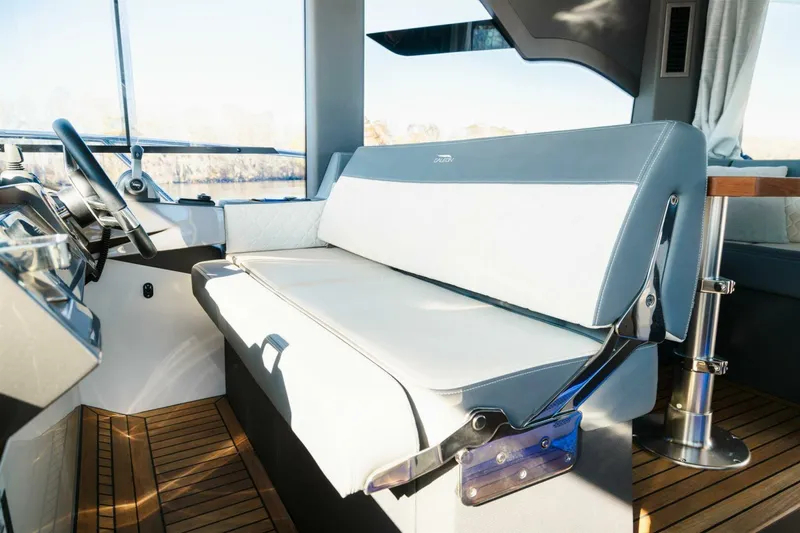 Slide: The Image of Galeon 425 HTS 2023 - 32
