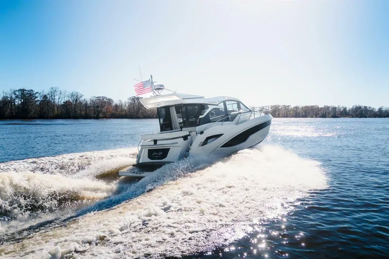 Slide: The Image of Galeon 425 HTS 2023 - 8