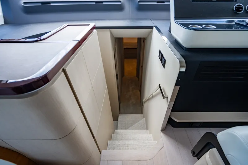 Slide: The Image of Azimut Fly 68 2023 - 11