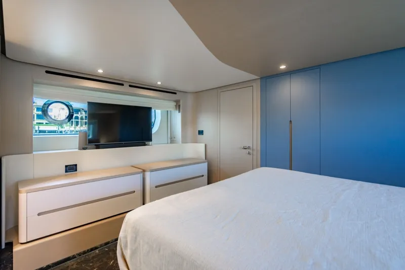 Slide: The Image of Azimut Fly 68 2023 - 14