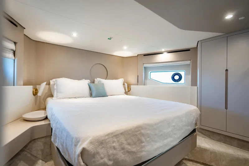 Slide: The Image of Azimut Fly 68 2023 - 19
