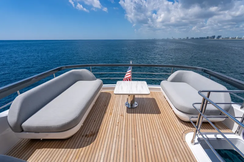 Slide: The Image of Azimut Fly 68 2023 - 26