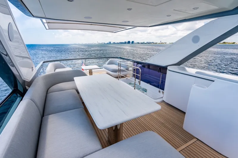 Slide: The Image of Azimut Fly 68 2023 - 27