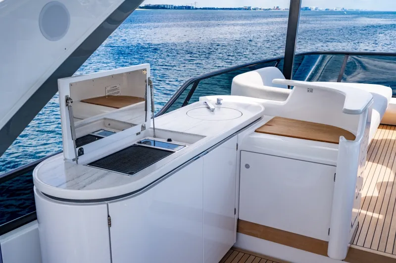 Slide: The Image of Azimut Fly 68 2023 - 29