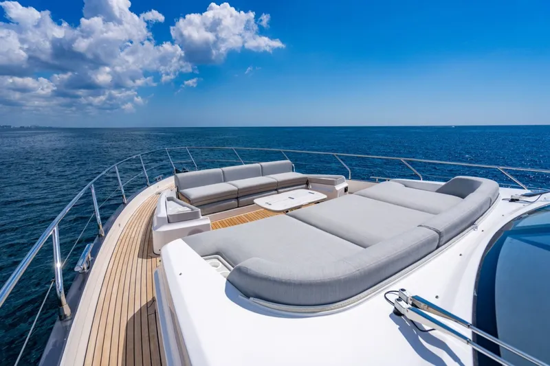 Slide: The Image of Azimut Fly 68 2023 - 32