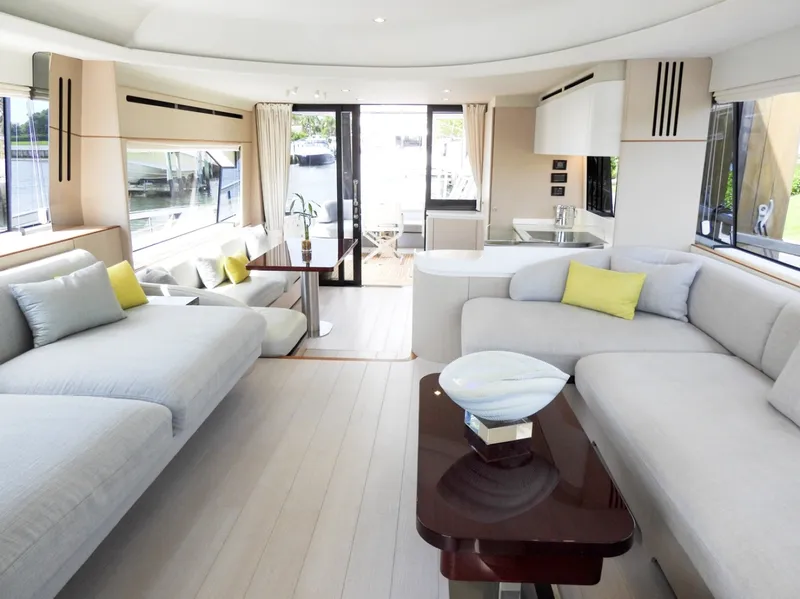 Slide: The Image of Azimut Fly 68 2023 - 4