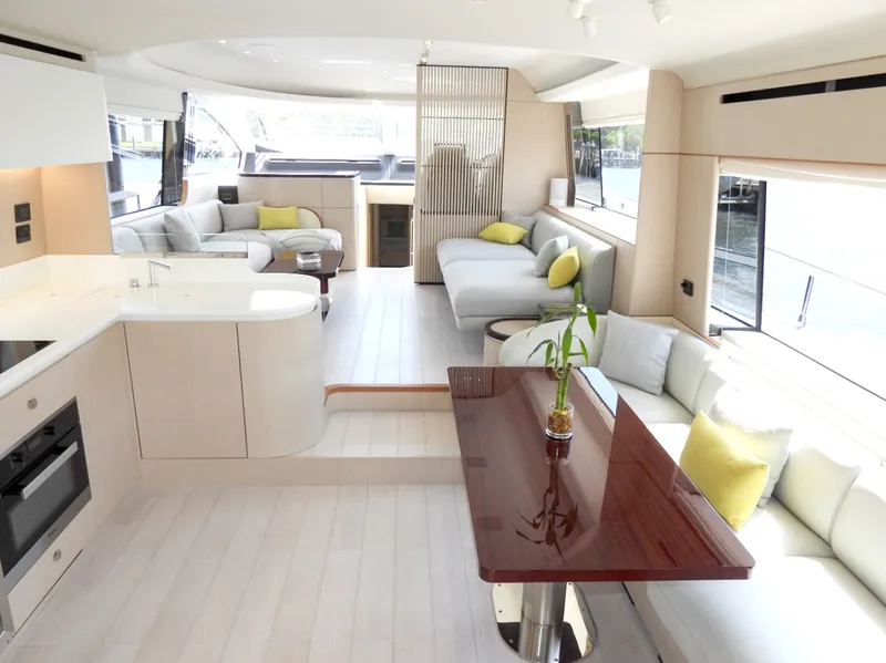 Slide: The Image of Azimut Fly 68 2023 - 6