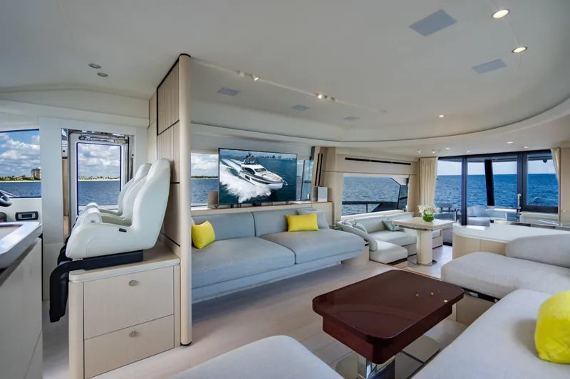 Slide: The Image of Azimut Fly 68 2023 - 9
