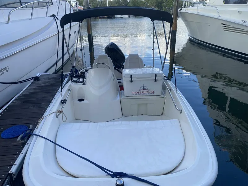 Slide: The Image of Boston Whaler 150 Super Sport 2018 - 13