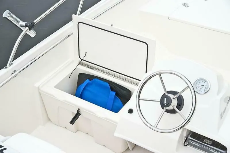 Slide: The Image of Boston Whaler 150 Super Sport 2018 - 33