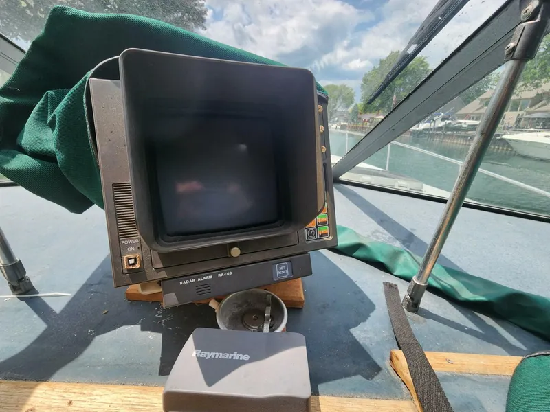 Slide: The Image of Sea Ray 1987 - 23