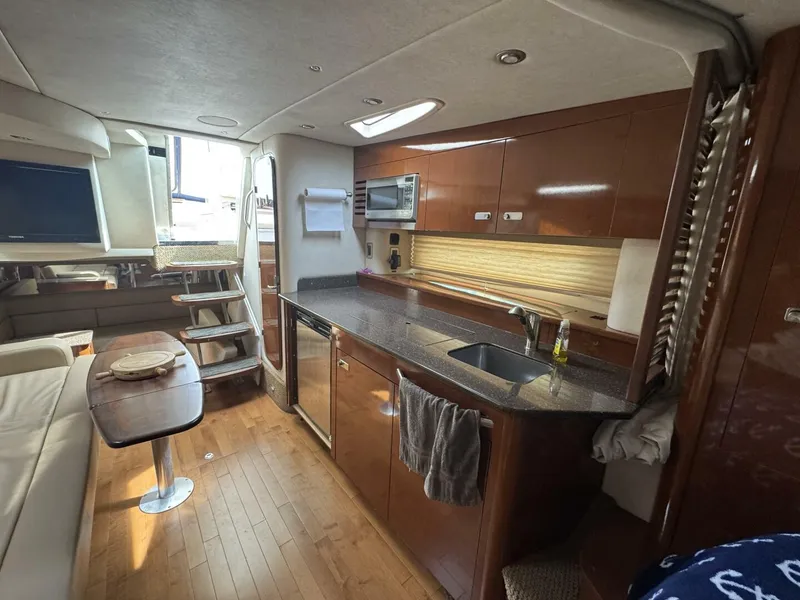 Slide: The Image of Sea Ray 370 Sundancer 2012 - 11