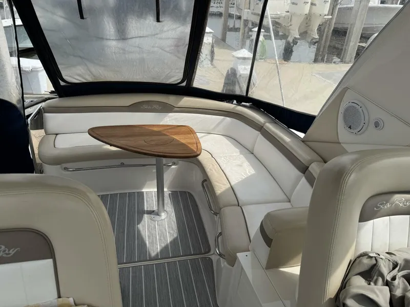 Slide: The Image of Sea Ray 370 Sundancer 2012 - 17