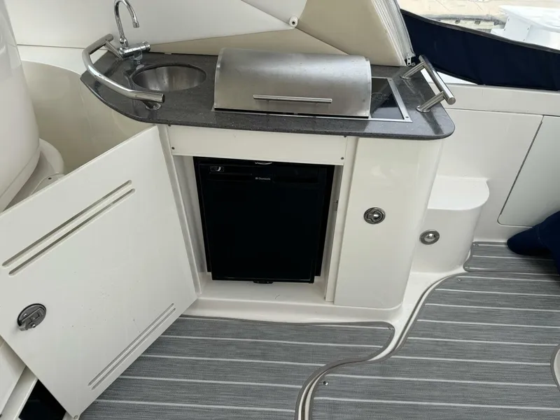 Slide: The Image of Sea Ray 370 Sundancer 2012 - 23
