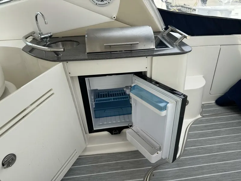 Slide: The Image of Sea Ray 370 Sundancer 2012 - 24