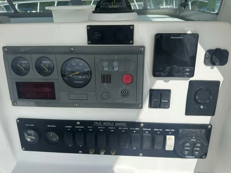 Slide: The Image of True World Marine TE 288 2003 - 6
