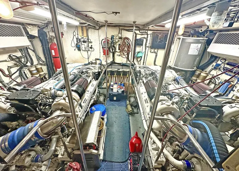 Slide: The Image of Hatteras Cockpit Motoryacht 1994 - 11