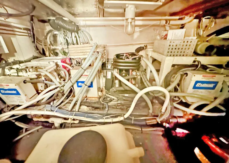 Slide: The Image of Hatteras Cockpit Motoryacht 1994 - 12