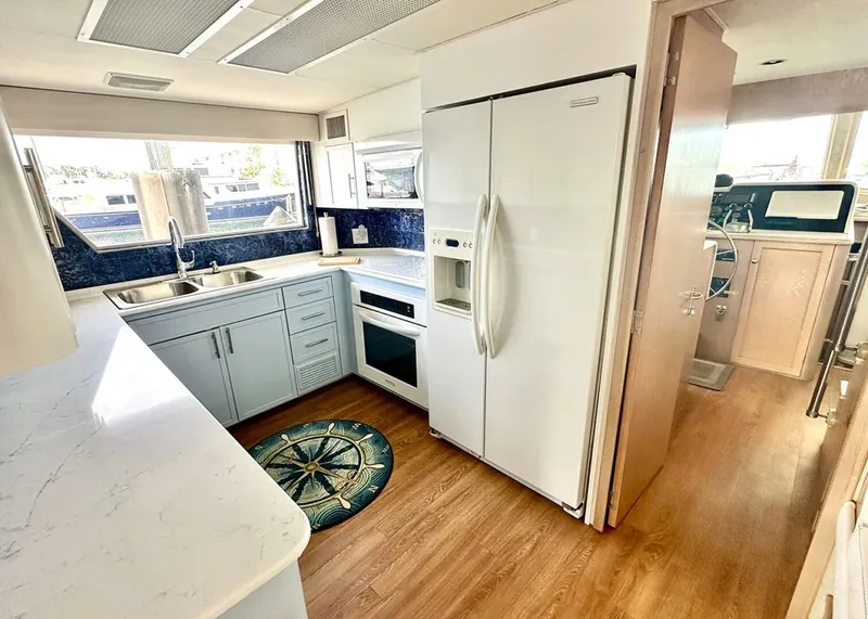 Slide: The Image of Hatteras Cockpit Motoryacht 1994 - 17