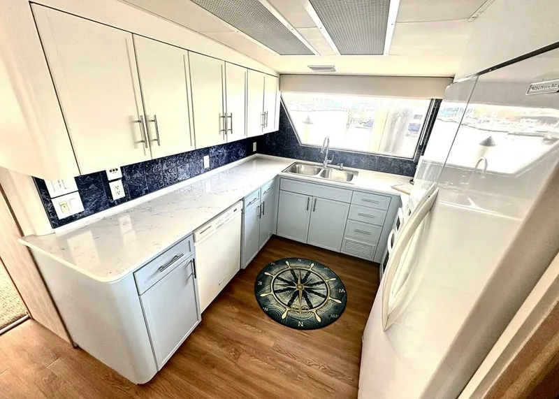 Slide: The Image of Hatteras Cockpit Motoryacht 1994 - 18
