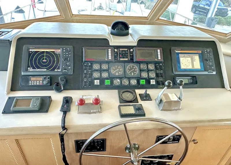 Slide: The Image of Hatteras Cockpit Motoryacht 1994 - 22