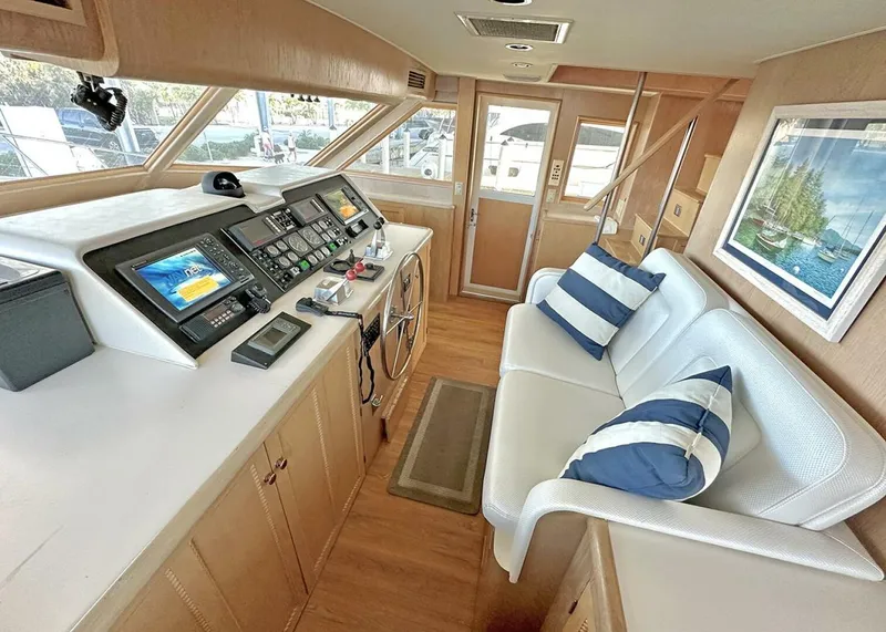 Slide: The Image of Hatteras Cockpit Motoryacht 1994 - 23