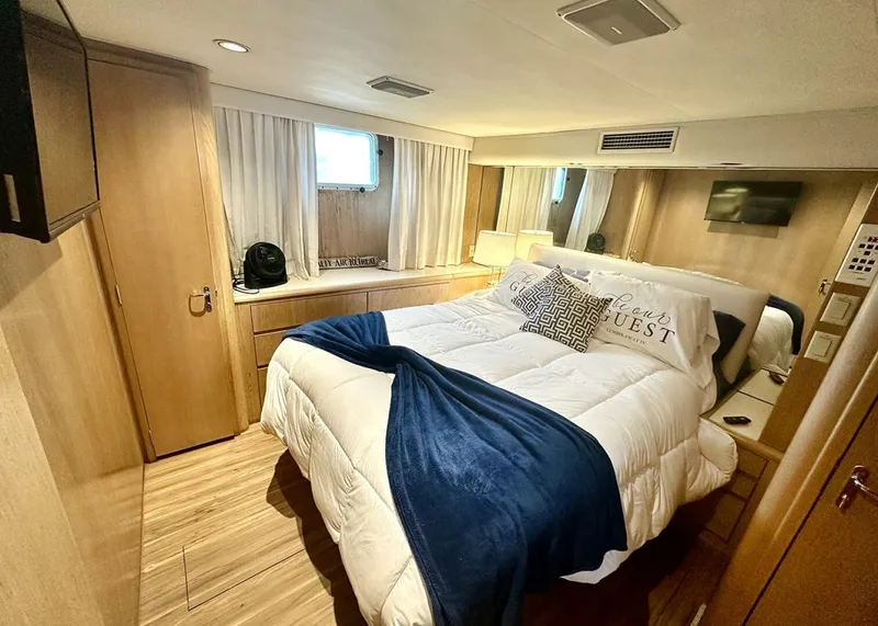 Slide: The Image of Hatteras Cockpit Motoryacht 1994 - 26