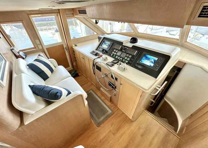 Slide: The Image of Hatteras Cockpit Motoryacht 1994 - 27