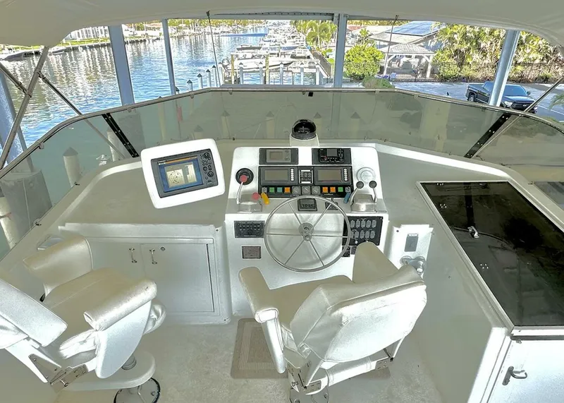 Slide: The Image of Hatteras Cockpit Motoryacht 1994 - 32