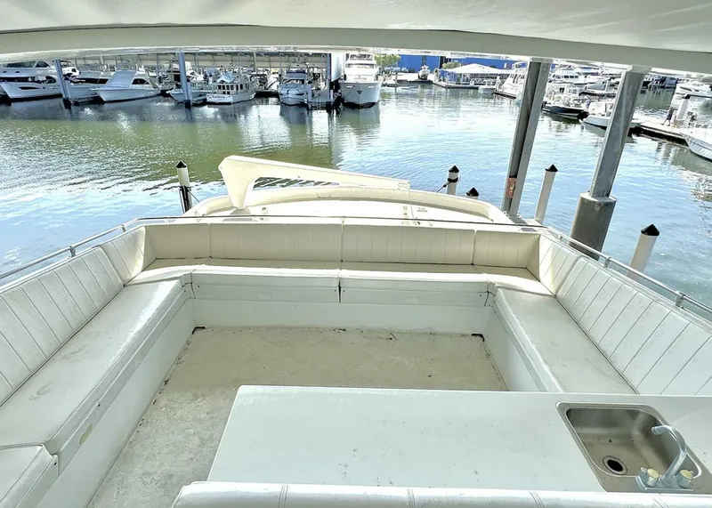 Slide: The Image of Hatteras Cockpit Motoryacht 1994 - 4