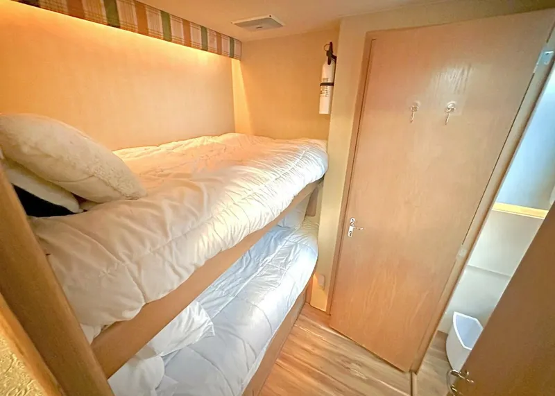 Slide: The Image of Hatteras Cockpit Motoryacht 1994 - 7
