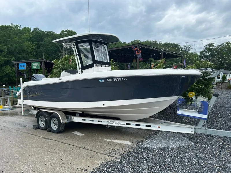 The Image of Robalo R242 Center Console 2022 - 0