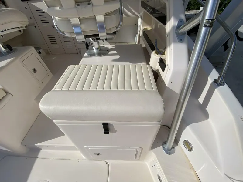 Slide: The Image of Grady-White Marlin 300 2005 - 18